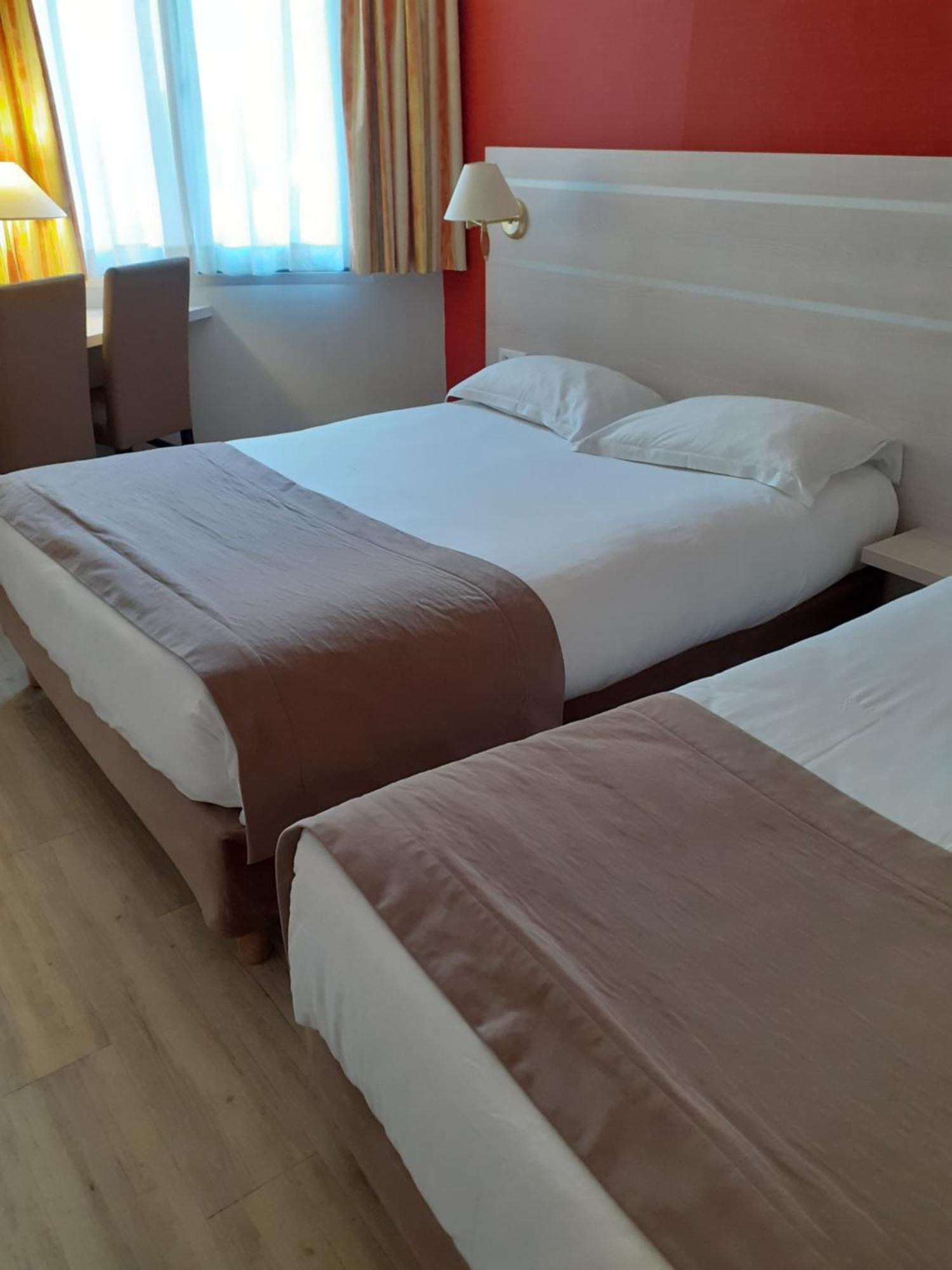 ננטואה Hotel-Restaurant De L'Embarcadere מראה חיצוני תמונה